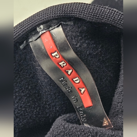 Authentic Prada Black Fleece Gloves with Red Logo Tag - Picture 5 of 8